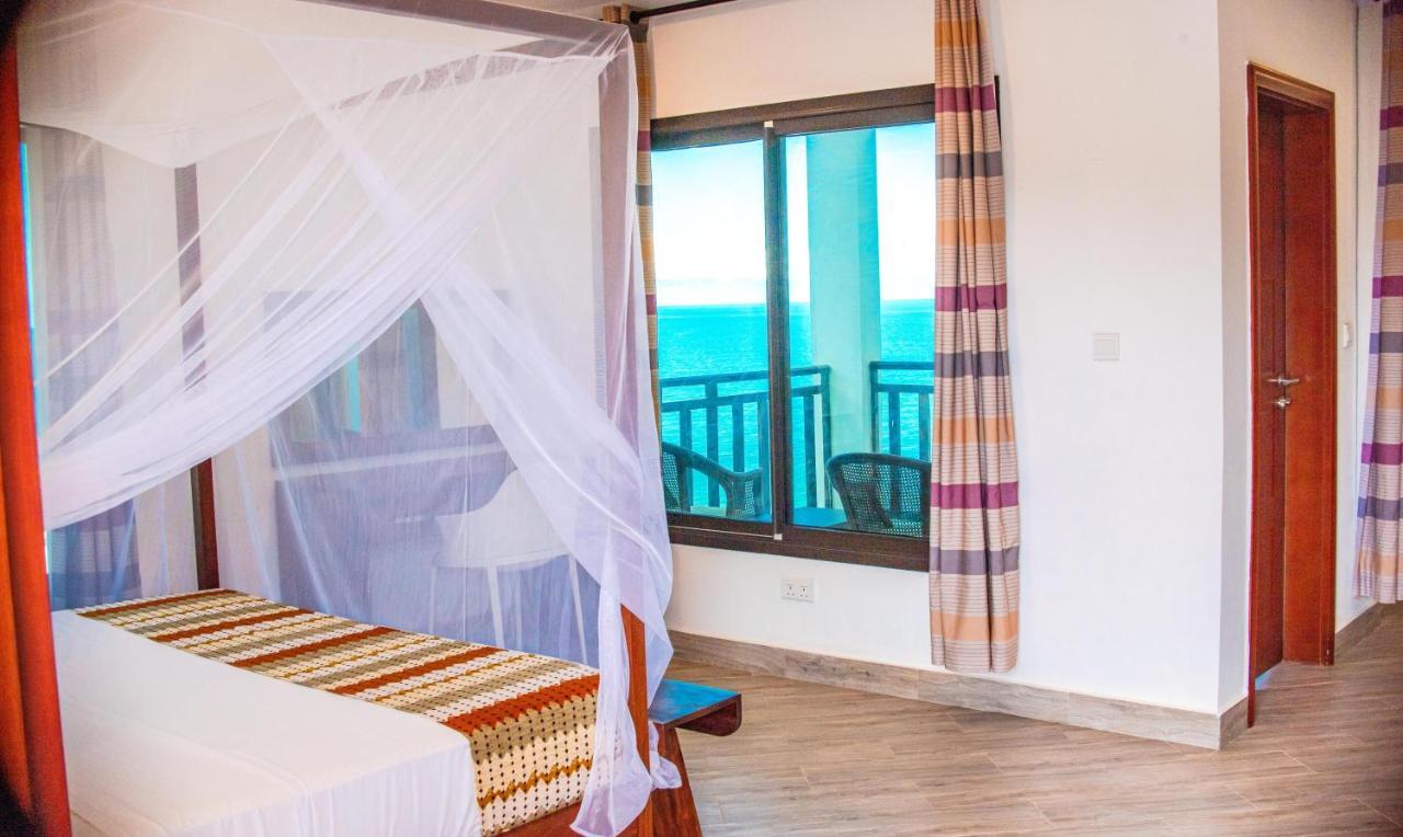 Majula Boutique Hotel Serrekunda Eksteriør billede