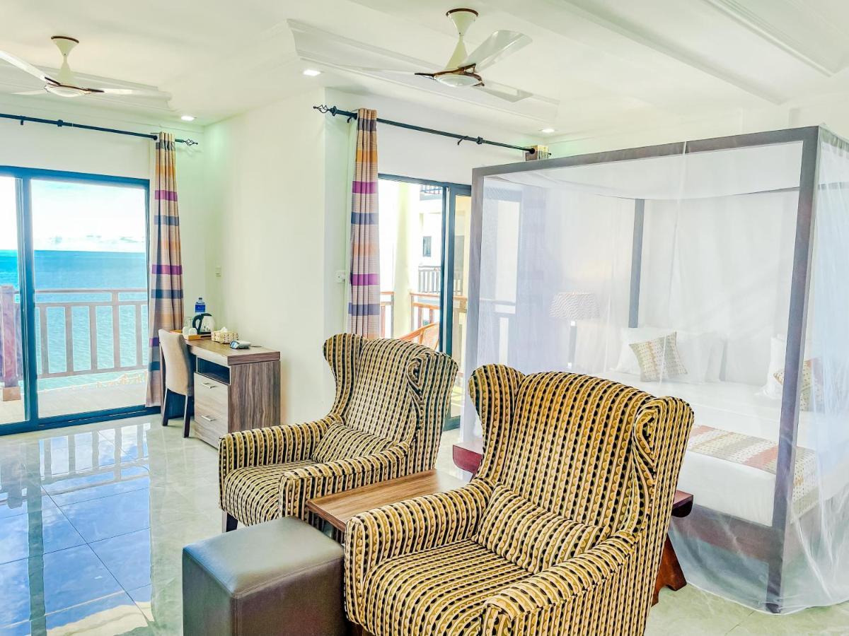 Majula Boutique Hotel Serrekunda Eksteriør billede